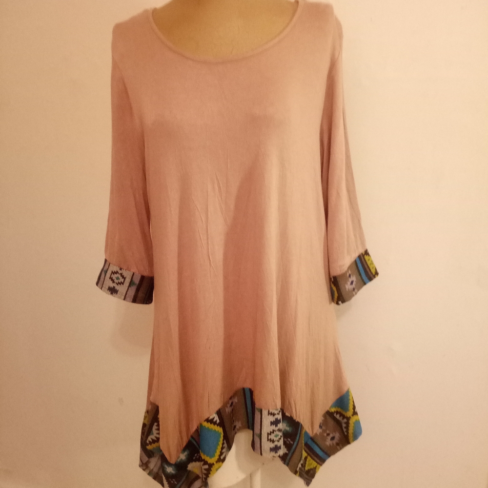 Chic Women's Tunic With Patterned Hem - image 1